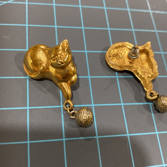 Kitty Earrings - Picture 3 of 3